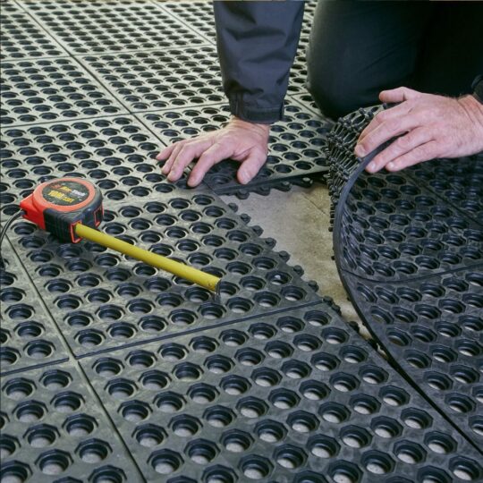 Heavy-Duty Interlocking Rubber Mesh Mat 3ft x 3ft (Black)